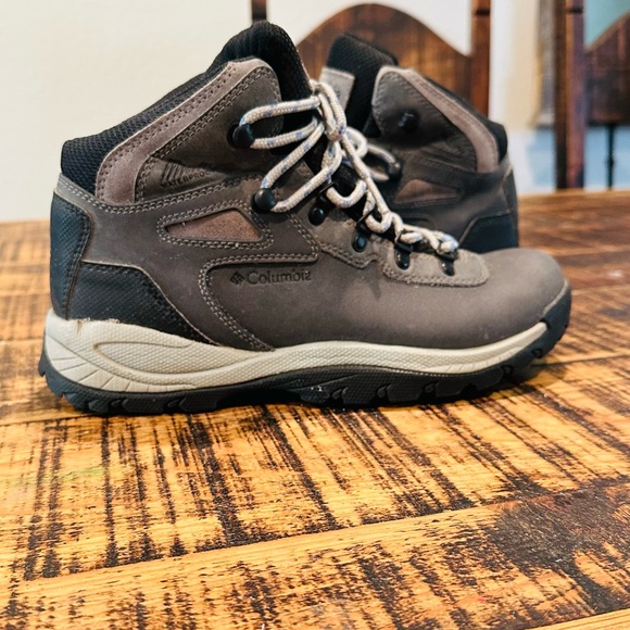 Women’s Newton Ridge Plus Waterproof Hiking Boot - Picture 3 of 11